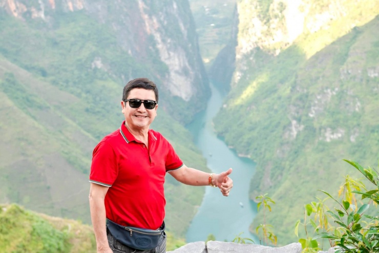 Chí Trung hiện nghỉ hưu, thích du lịch và tận hưởng cuộc sống. 