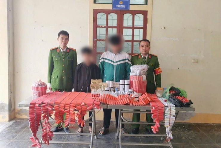 Bí mật phi pháp giấu kín trong phòng ngủ nam sinh 14 tuổi