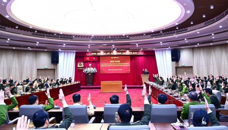 119/119 cử tri có mặt biểu quyết đồng ý giới thiệu ứng cử ĐBQH đối với 4 đồng chí, đạt tỷ lệ 100%. Ảnh: CAND.