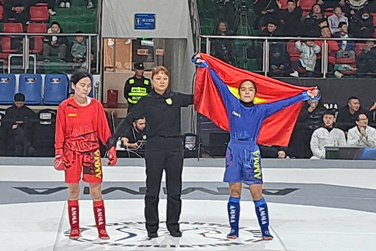 “Cô giáo” Lò Thị Phung siết đối thủ bất tỉnh, vào chung kết MMA châu Á