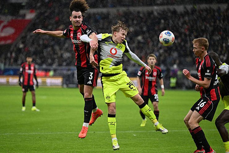 Video bóng đá Frankfurt - Dortmund: "Mưa" bàn thắng & rượt đuổi tỷ số đón năm mới (Bundesliga)