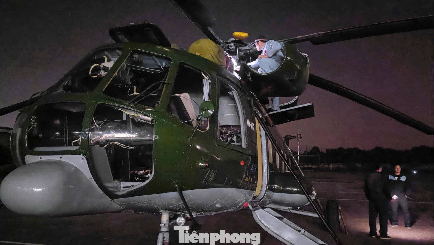 Các phi công và tổ bay được lựa chọn thực hiện nhiệm vụ đều có nhiều kinh nghiệm và số giờ bay tích lũy cao. Đây cũng là các tổ bay đã thực hiện thành công nhiều nhiệm vụ đặc biệt trong thời gian qua.