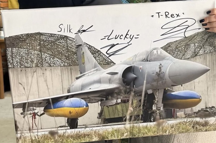 Máy bay Mirage 2000-5F của Ukraine gắn tên lửa không đối không MICA. Ảnh: Defense Express