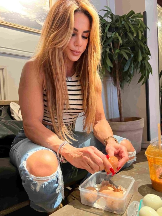 Andréa có thói quen mang theo trứng luộc bên mình để đảm bảo nạp đủ lượng protein duy trì khối lượng cơ bắp.