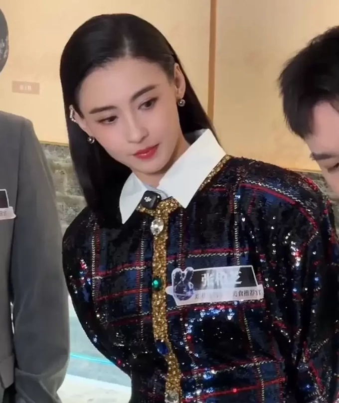 Trương Bá Chi dự sự kiện và được khán giả trầm trồ khen ngợi vì vẻ đẹp tuổi 45. Ảnh: Sohu