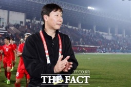 Báo Thái khen U23 Việt Nam hết lời, báo Hàn ngả mũ "Ma thuật đen" của thầy Kim