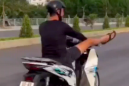 Thanh niên bị thu xe SH vì lái xe bằng hai chân