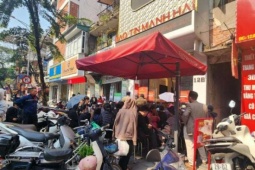 Giá vàng hôm nay mới nhất (10/1) tăng "chạm đỉnh": Nhiều người xếp hàng từ sáng đến chiều để mua 0,1 chỉ vàng