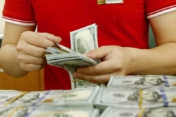 Nhiều điểm thu đổi ngoại tệ ở TPHCM "án binh bất động" trước giờ G