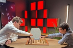 Carlsen 'mượn' Messi ca ngợi thần đồng cờ vua Argentina