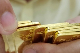 Giá vàng SJC sát mốc 160 triệu đồng/lượng, nhiều người vẫn hỏi mua