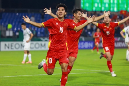 U23 Việt Nam thắng trận thứ 2 liên tiếp: HLV Kim Sang Sik và "ma thuật đen" khuynh đảo U23 châu Á