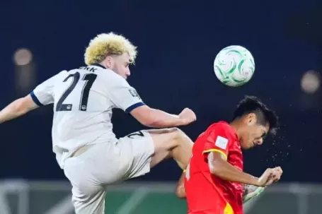 Truyền thông quê nhà gọi HLV Kim Sang-sik là 'phù thủy bóng chết'