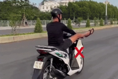 Cái kết cho nam thanh niên dùng chân điều khiển xe SH