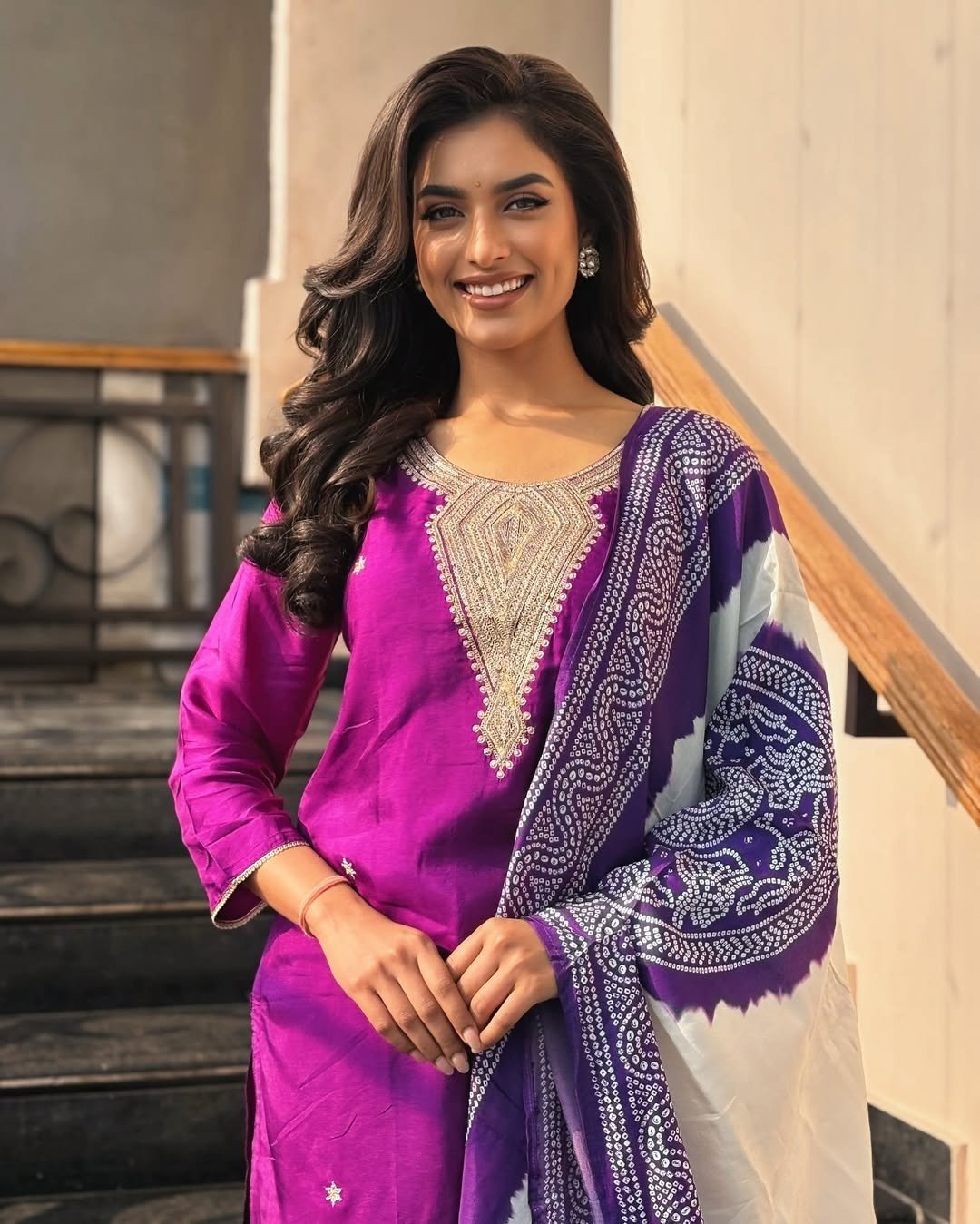 Người đẹp Ấn Độ theo đuổi hành trình học tập để bổ sung cho khát vọng nghệ thuật. Cô mong muốn kết hợp giáo dục với niềm đam mê điện ảnh. Người đẹp bắt đầu sự nghiệp của mình ở tuổi 18 với tư cách là người dẫn chương trình truyền hình. Cô cũng là tác giả của một vở kịch dài 250 trang có tựa đề Krishna Leela .