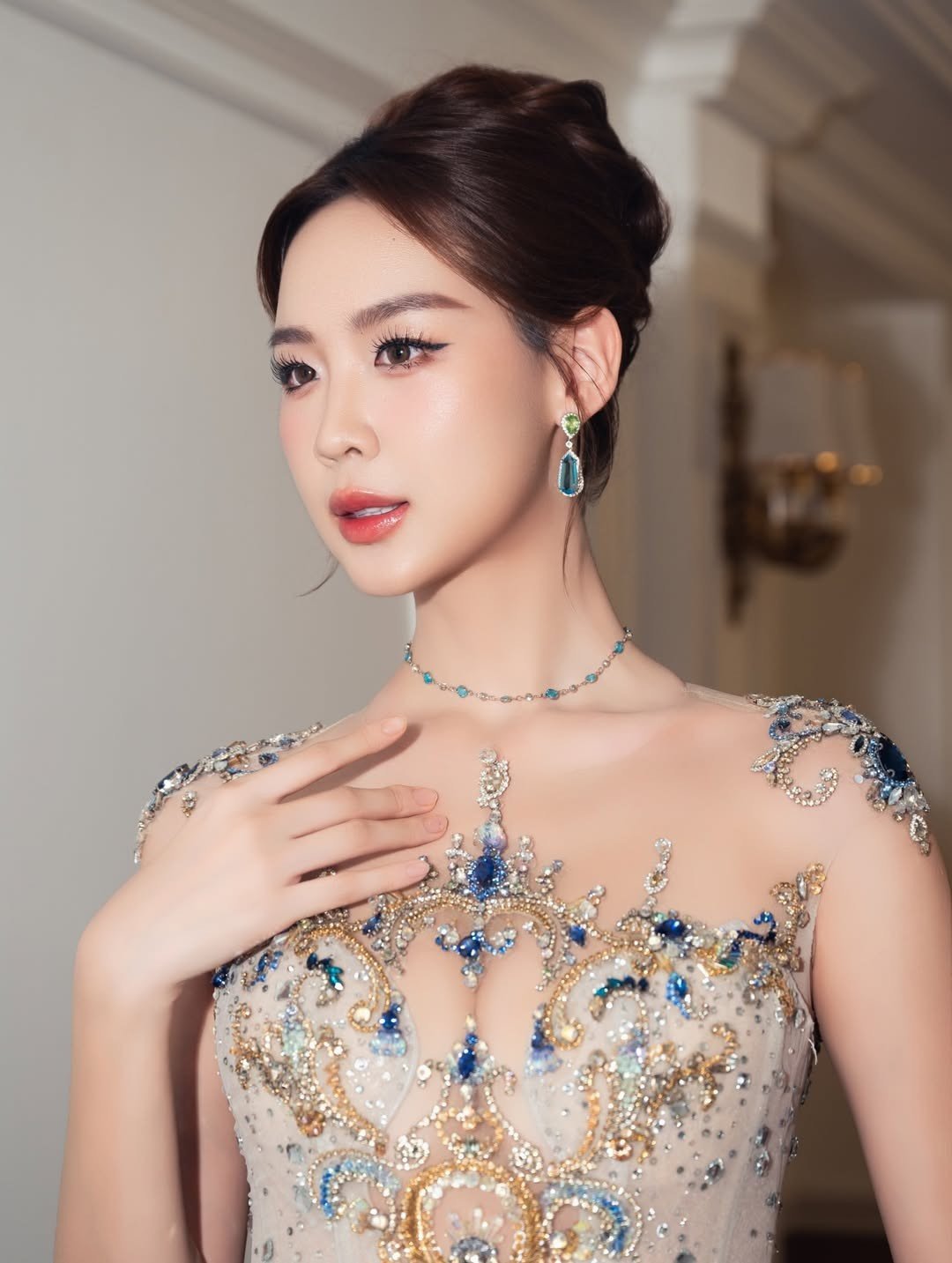 Đại diện Việt Nam - Lê Nguyễn Bảo Ngọc được đánh giá là ứng viên nổi bật của khu vực Đông Nam Á. Cô sinh năm 2001, cao 1,85 m, đạt danh hiệu Á hậu 1 Hoa hậu Thế giới Việt Nam 2022. Bảo Ngọc đại diện Việt Nam tại Hoa hậu Liên lục địa 2022 và trở thành người đẹp Việt Nam đầu tiên đăng quang danh hiệu Miss Intercontinental. Cô đã tốt nghiệp loại Giỏi khoa Quản trị Kinh doanh tại Trường Đại học Quốc tế TPHCM. Bảo Ngọc có trình độ học vấn ấn tượng với IELTS 8.0. Cô còn là nhà sáng lập dự án Gen Zero. Mục tiêu của dự án là thúc đẩy người trẻ và cộng đồng hành động vì môi trường.