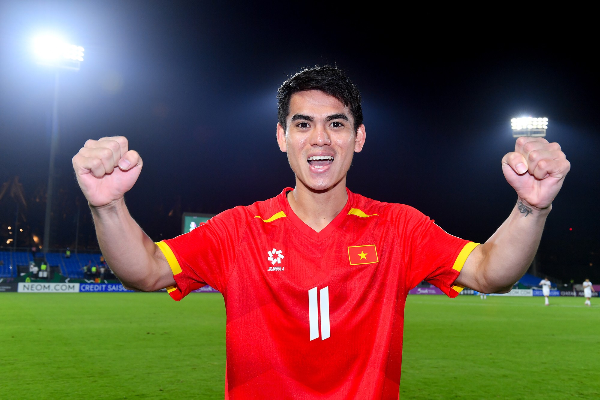 Niềm vui chiến thắng của đội trưởng Khuất Văn Khang, cầu thủ mang áo số 11 là người ghi bàn mở tỉ số cho U23 Việt Nam từ chấm phạt đền.