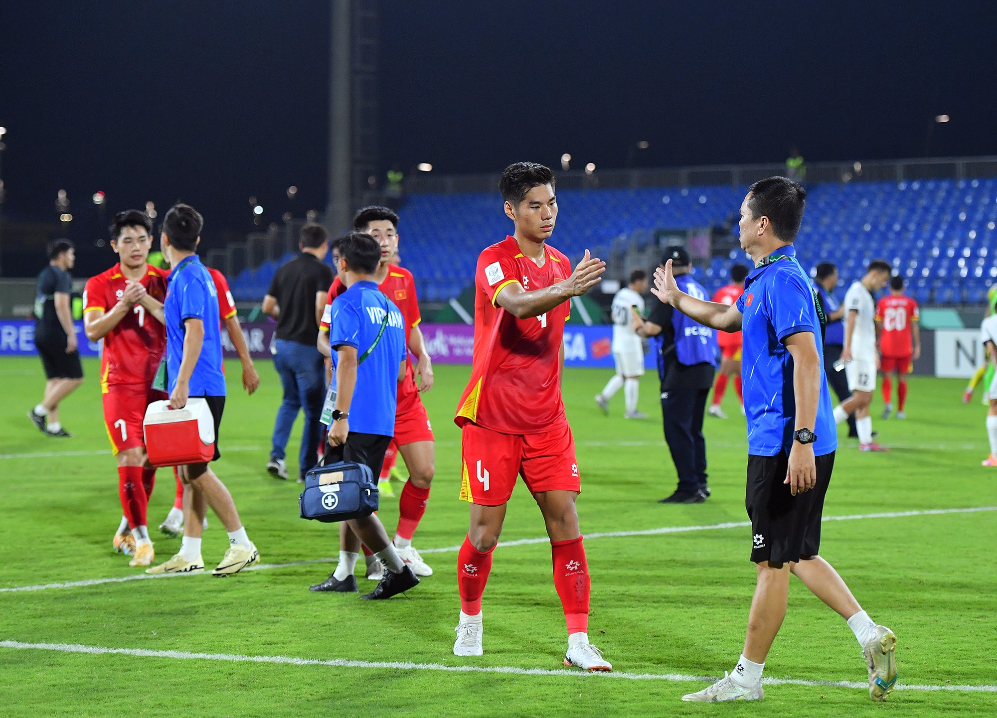 Hiểu Minh và đồng đội vẫn làm tốt nhiệm vụ ở hàng thủ của U23 Việt Nam.