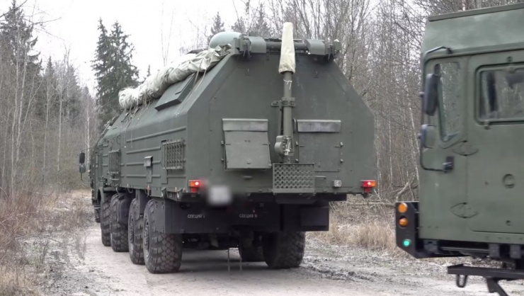 Châu Âu đứng ngồi không yên trước việc Nga phóng tên lửa Oreshnik vào Ukraine - 1