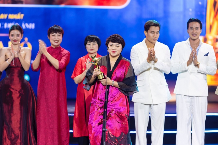 "Mưa đỏ" tiếp tục thắng lớn tại "Ngôi sao xanh" 2025.&nbsp;