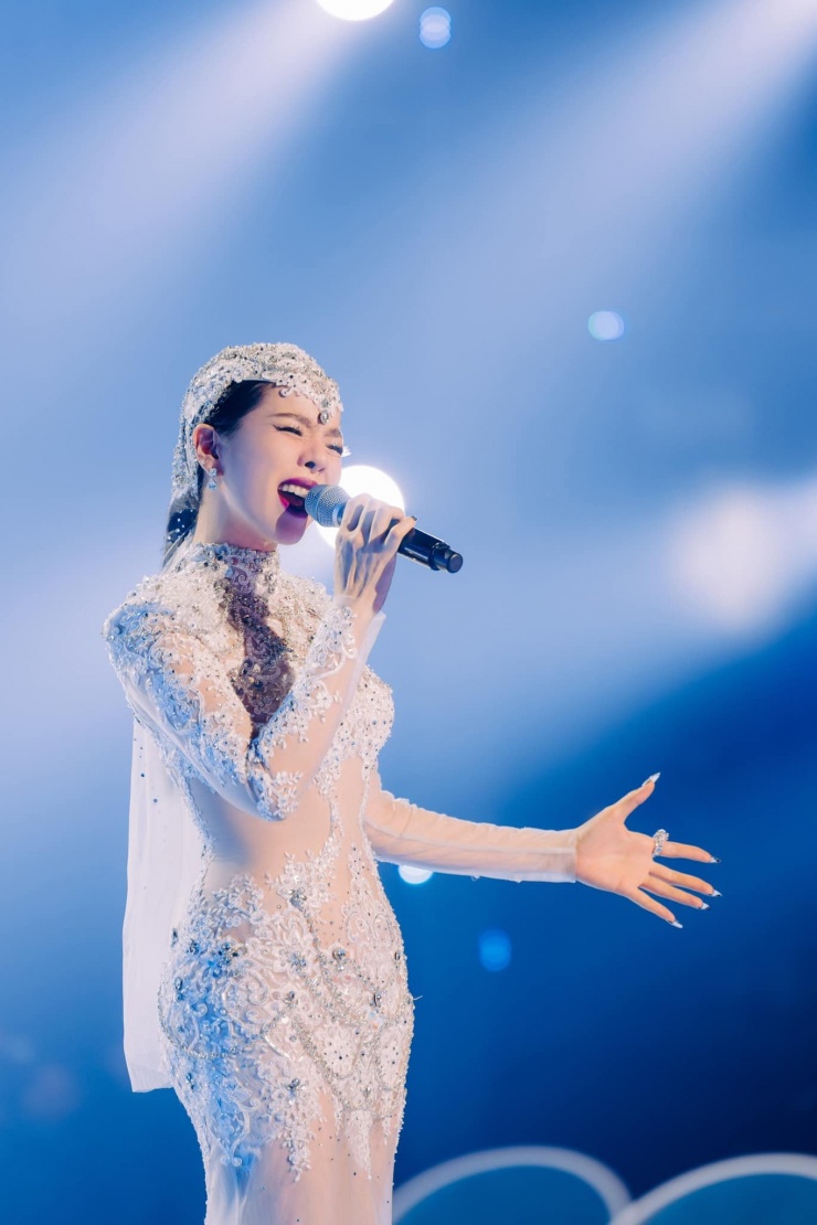 Mắng anti-fan bất chấp, Lệ Quyên có còn xứng là ca sĩ? Ảnh: FBNV