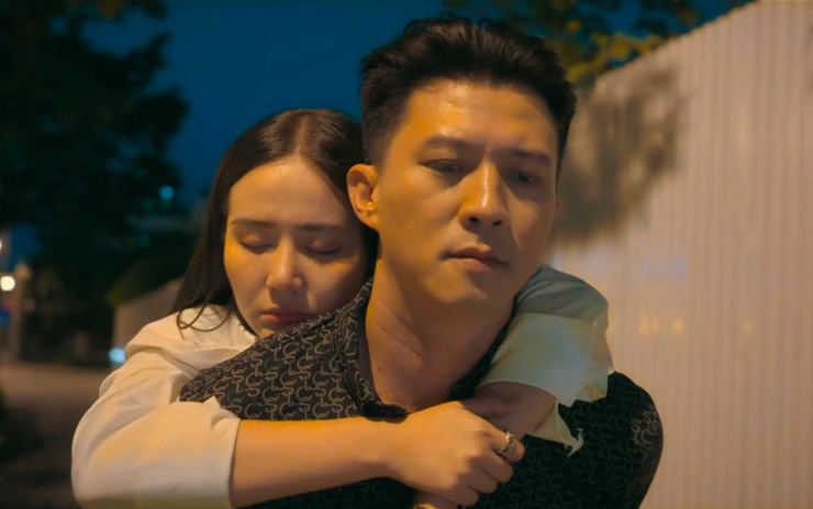 Hà Việt Dũng với cảnh phim đậm chất ngôn tình trong "Cách em 1 milimet".&nbsp;