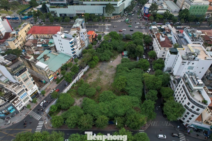 Khu đất tứ giác Lê Thánh Tôn - Nam Kỳ Khởi Nghĩa - Nguyễn Trung Trực - Lê Lợi (tòa nhà SJC, phường Bến Thành) có vị trí đắc địa cũng nằm trong danh sách đề xuất.