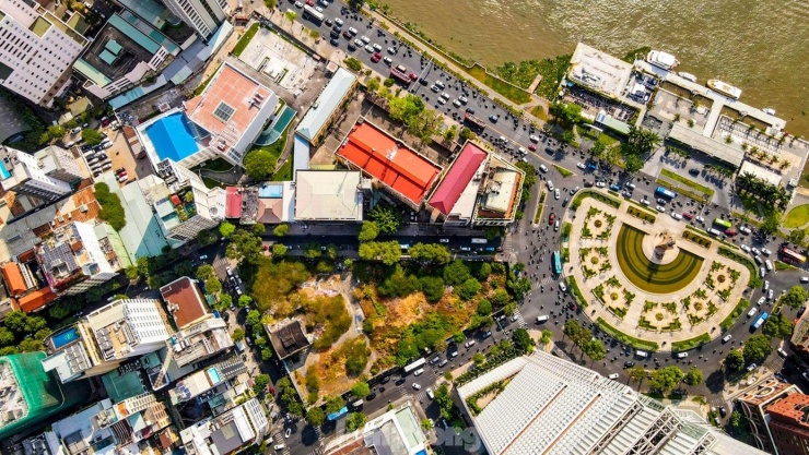 Khu đất vàng cũng bị bỏ hoang đầy lãng phí trong nhiều năm qua.