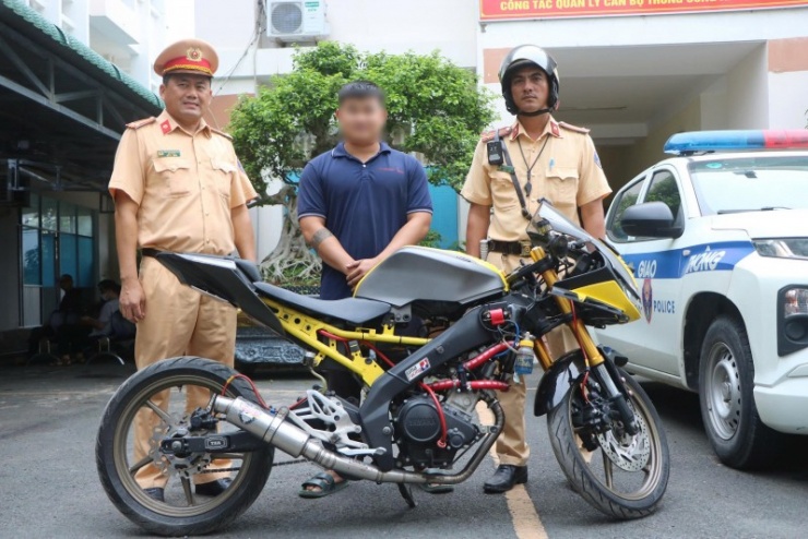 N.T.T cùng chiếc xe bị tịch thu.