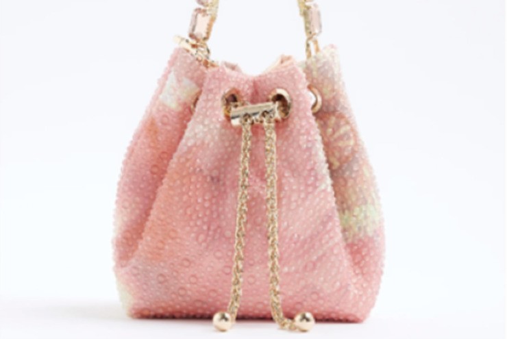 Túi xách thương hiệu lớn chứa hóa chất nguy hại