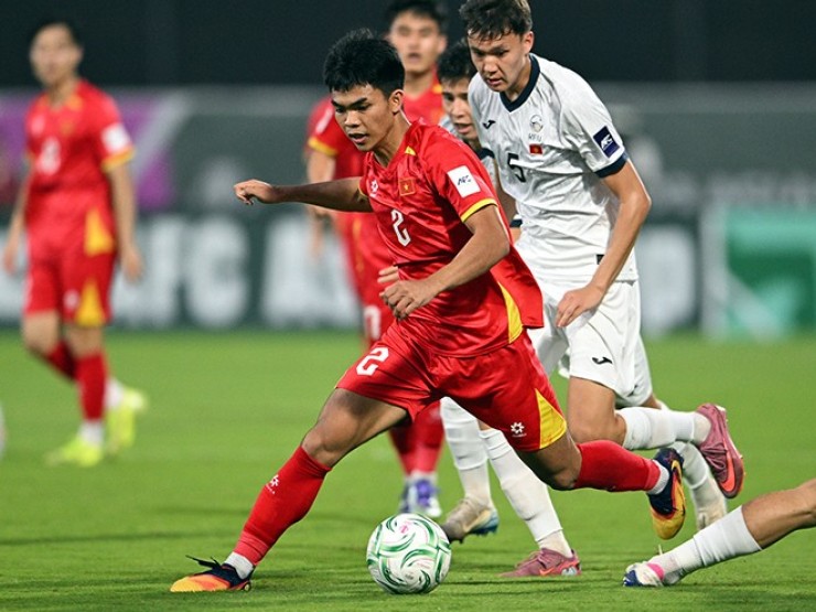 HLV Kim Sang Sik nói gì để "cậu út" U23 Việt Nam "lớn" nhanh không tưởng?