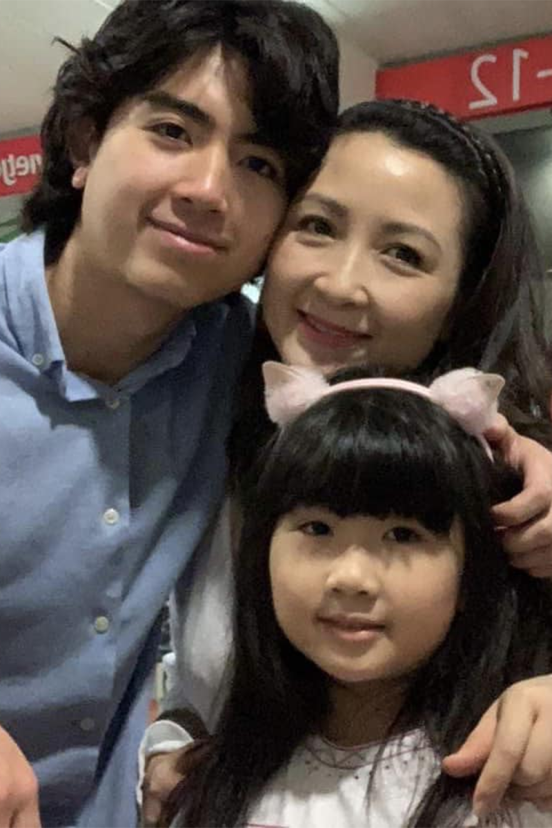 Cuộc hôn nhân đầu tiên mang đến cho Khánh Huyền người con trai Minh Quân học giỏi và thành đạt trong lĩnh vực âm nhạc. Dù ly hôn, chị và chồng cũ vẫn giữ mối quan hệ tốt đẹp vì con.&nbsp;