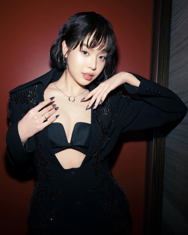 Thực tế, thời gian gần đây, Thanh Thủy được nhận xét là đã có sự chuyển hướng rõ rệt trong phong cách thời trang. Nếu trước đó cô thường gắn liền với hình ảnh nhẹ nhàng, trong trẻo thì hiện tại, người đẹp ngày càng tự tin theo đuổi phong cách quyến rũ và trưởng thành hơn.