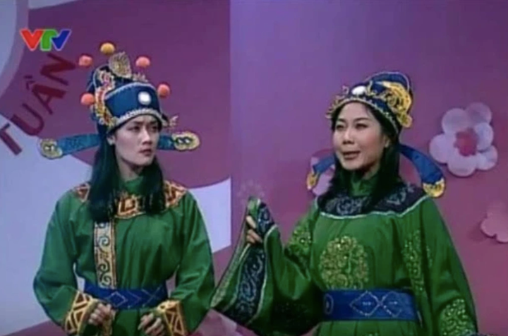 NSƯT Thu Hương và nghệ sỹ Vân Dung trong chương trình Táo quân.