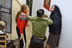 Người phụ nữ hành hung hàng xóm ở chung cư bị tạm giữ