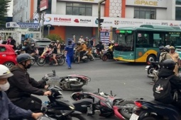 Nguyên nhân tài xế tông một loạt xe máy ở giao lộ tại TPHCM