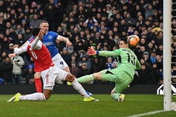 Trực tiếp bóng đá Portsmouth - Arsenal: Khách lại ghi bàn từ phạt góc (FA Cup)