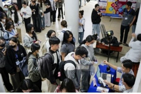 Nở rộ việc làm thời vụ giáp Tết: Cơ hội tăng thu nhập và những rủi ro cần tránh