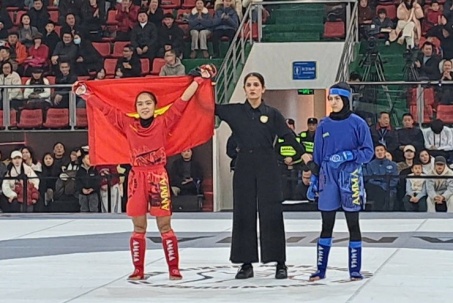 “Cô giáo” Lò Thị Phung vô địch MMA châu Á, knock-out đối thủ chưa đầy 1 phút