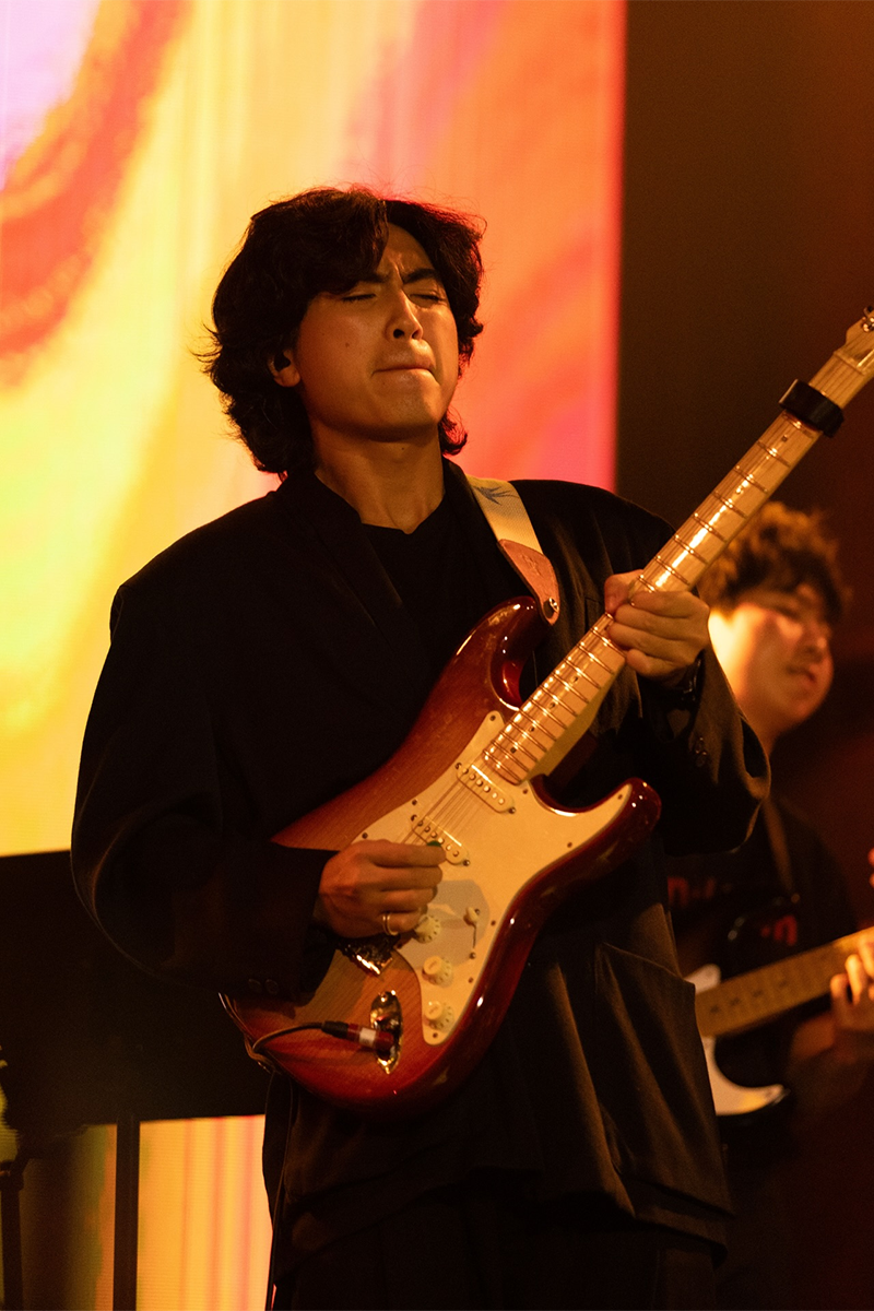 Con cái là nguồn động lực lớn nhất của Khánh Huyền hiện tại. Con trai lớn Minh Quân đã trưởng thành, tài năng và độc lập; các con nhỏ hơn được bố mẹ chăm chút kỹ lưỡng về học hành lẫn nhân cách. Khánh Huyền tự hào khi tổ ấm luôn tràn đầy tiếng cười và chồng giỏi giang trong việc định hướng tương lai cho các con để chị yên tâm theo đuổi sự nghiệp.