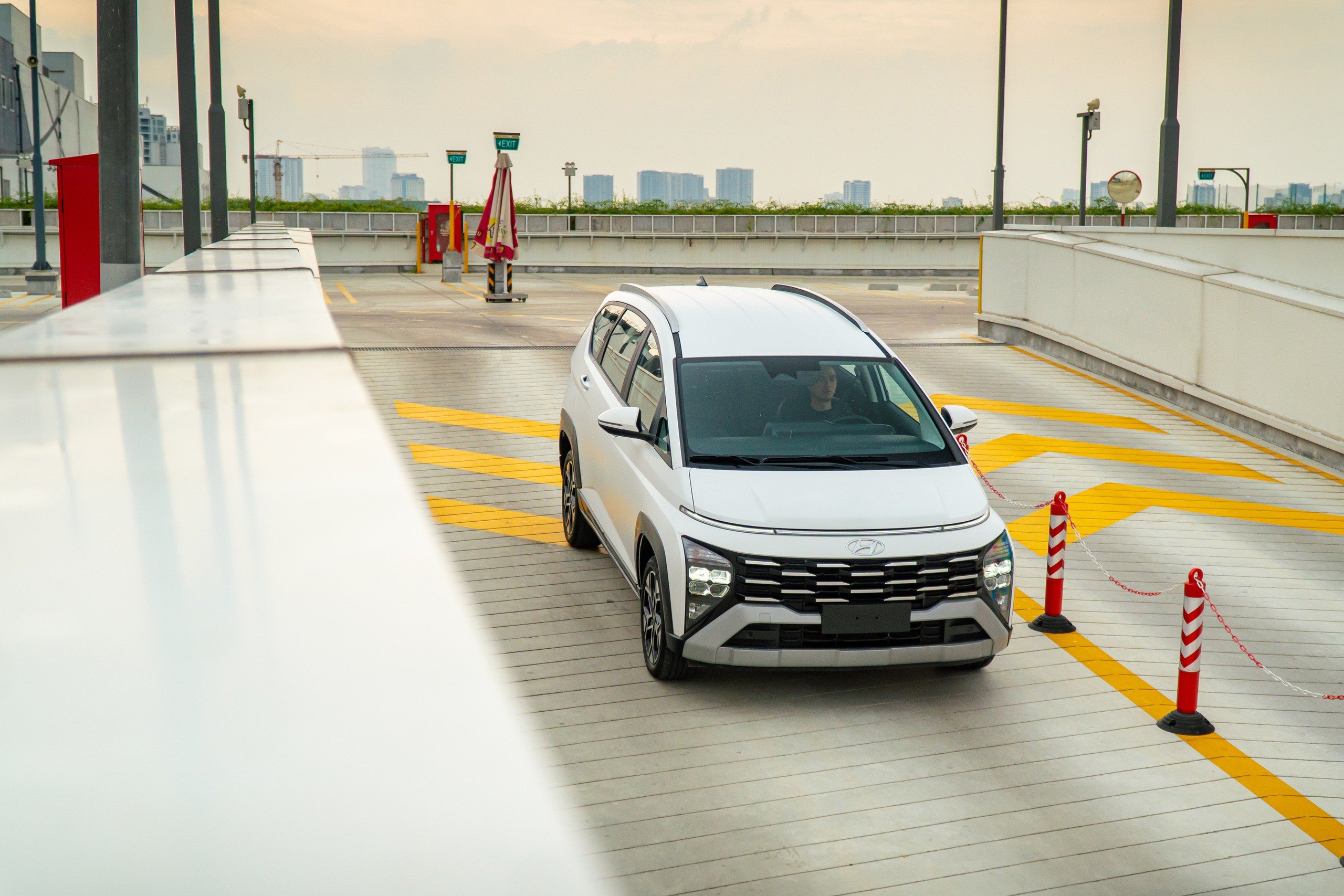 Stargazer cũng tự hào là mẫu xe trang bị đầy đủ hệ thống an toàn chủ động và bị động Hyundai Smartsense.