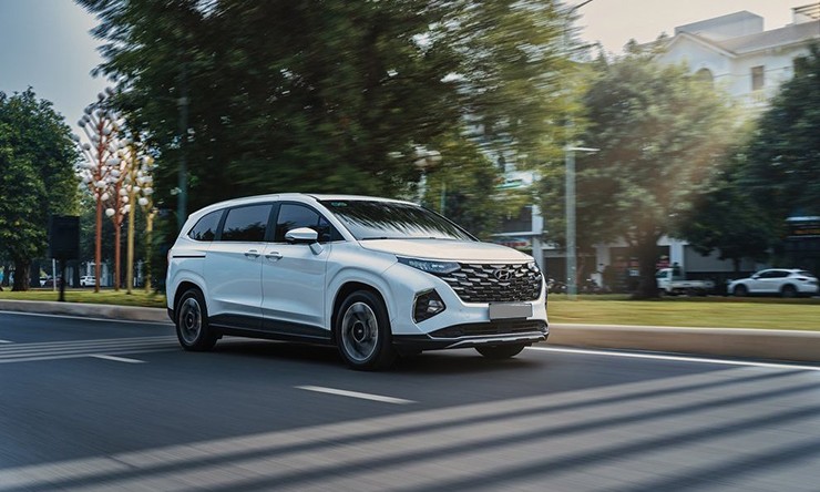 Giá xe Hyundai Custin niêm yết và lăn bánh tháng 1/2026 - 2
