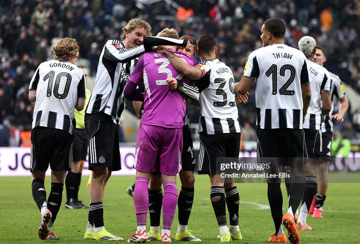 Thủ môn Ramsdale cản phá 3&nbsp;quả luân lưu, Newcastle thắng nghẹt thở&nbsp;Bournemouth