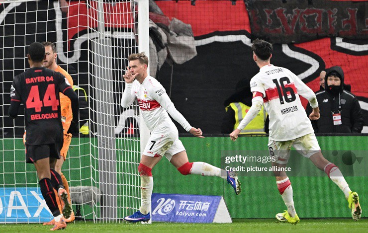 Video bóng đá Leverkusen - Stuttgart: Thảm họa hiệp 1 (Bundesliga) - 2