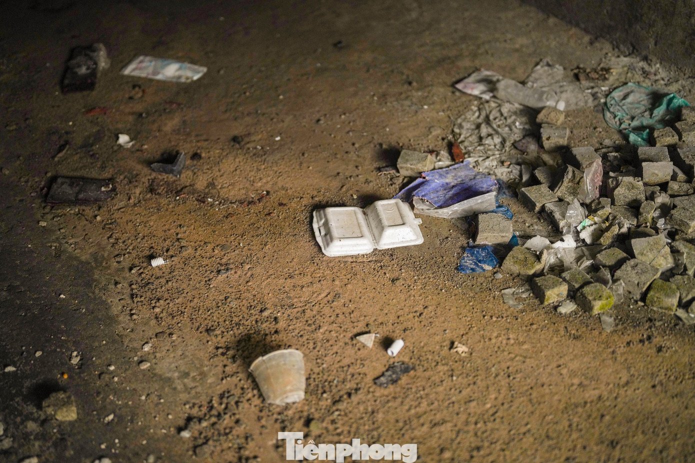 Ngôi trường chưa từng đón học sinh nay lại trở thành nơi trú chân tạm thời của một số người vô gia cư.