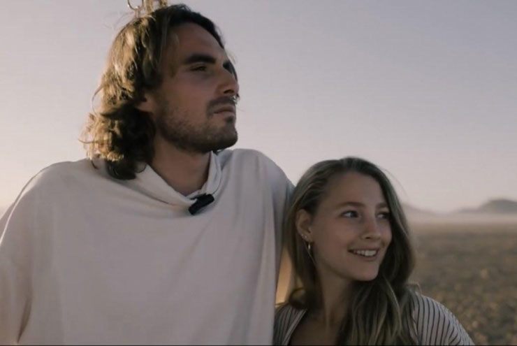 Tsitsipas cùng bạn gái mới&nbsp;Kirsten Thoms trong video ký sự du lịch tại Namibia