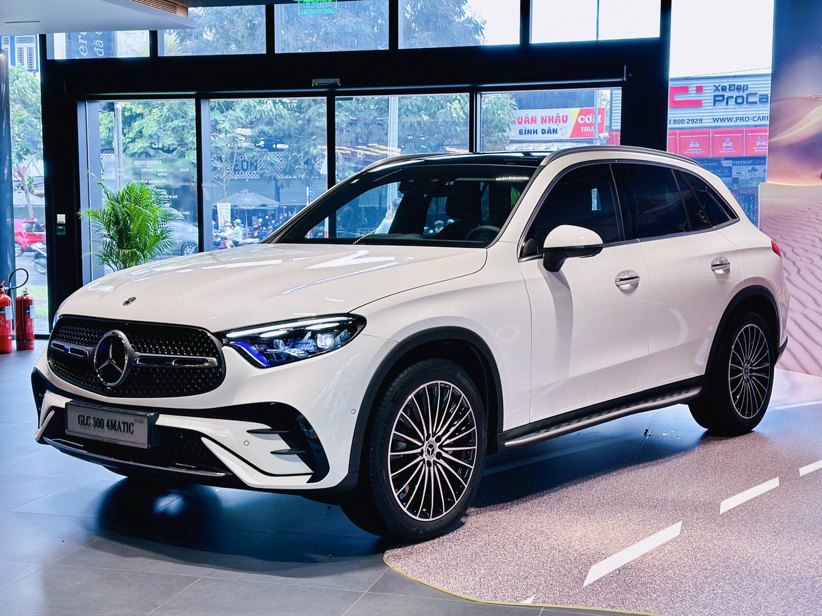 Mẫu xe GLC 300 4Matic đang được phân phối tại Việt Nam.
