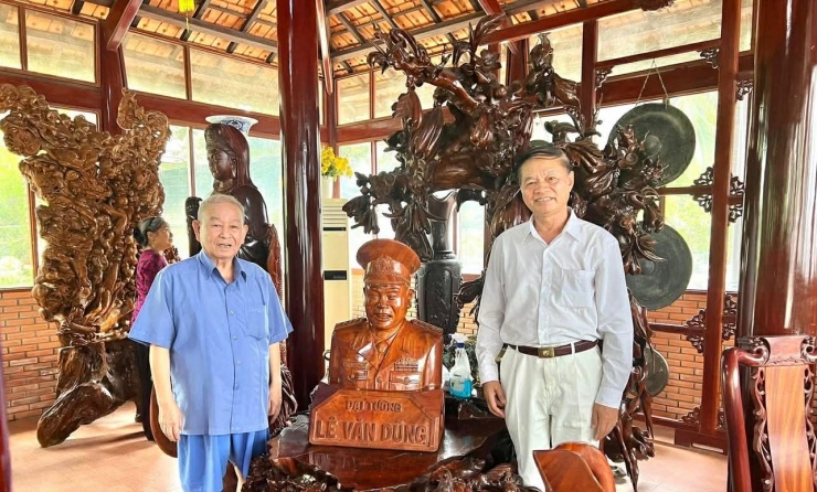 Đại tướng Lê Văn Dũng (trái) và Thiếu tướng Hoàng Kiền.&nbsp;