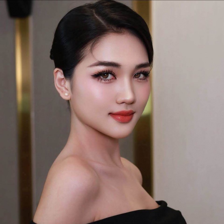 Nguyễn Thị Thu Ngân sẽ lên đường sang Ai Cập thi Hoa hậu Liên lục địa 2025 - Miss Intercontinental 2025 vào hôm 13/1. Chung kết cuộc thi dự kiến diễn ra vào ngày 29/01/2026 tại Sahl Hasheesh, Ai Cập.
