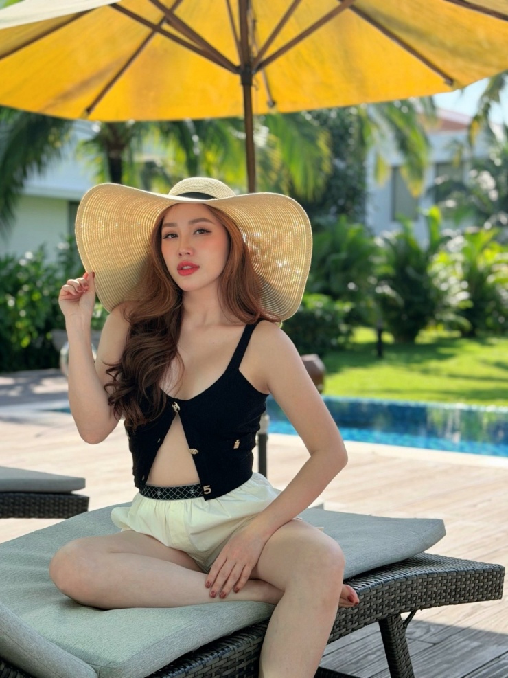 Ảnh sao 12/1: Chồng Đỗ Mỹ Linh hạnh phúc khi được con gái âu yếm - 8